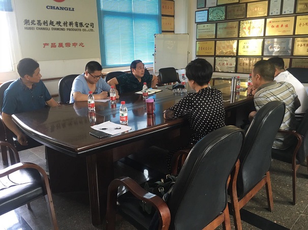 市經(jīng)信委領(lǐng)導來(lái)湖北昌利公司座談，調研金剛石工具產(chǎn)業(yè)發(fā)展情況